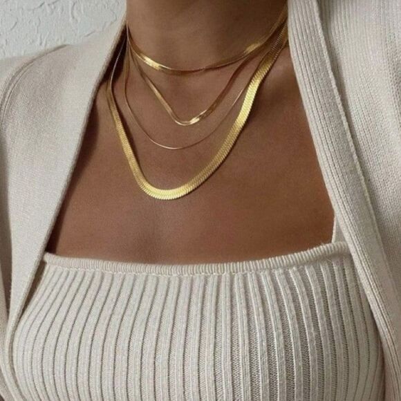 Jewelry - Gold herringbone necklace